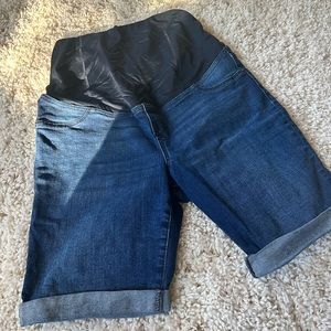 Isabel super comfortable denim jean long shorts maternity. Size 10.
